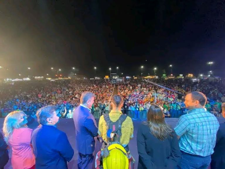 Con una grán cantidad de público presente, así continúa la Fiesta del Lupulo