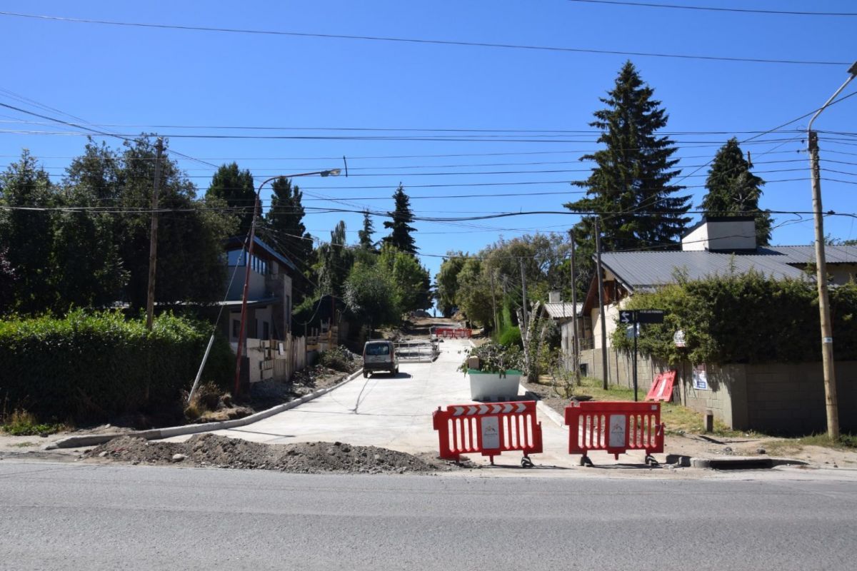 Está en su etapa final la pavimentación de calle Las Piedras