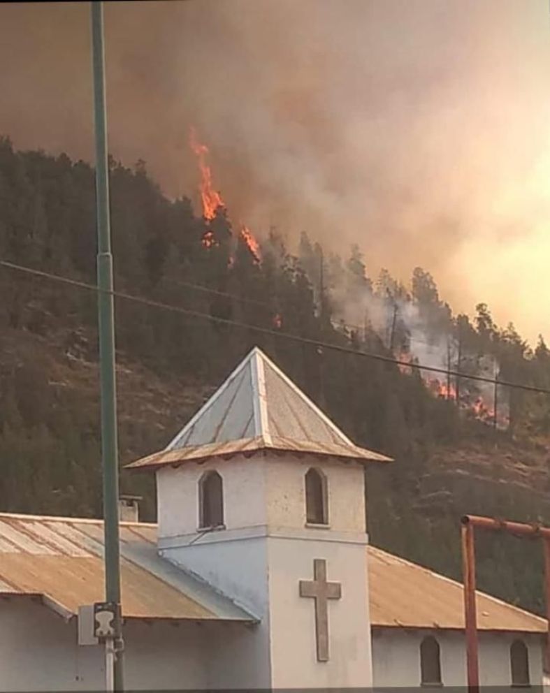 El incendio de El Bolsón no presenta avances