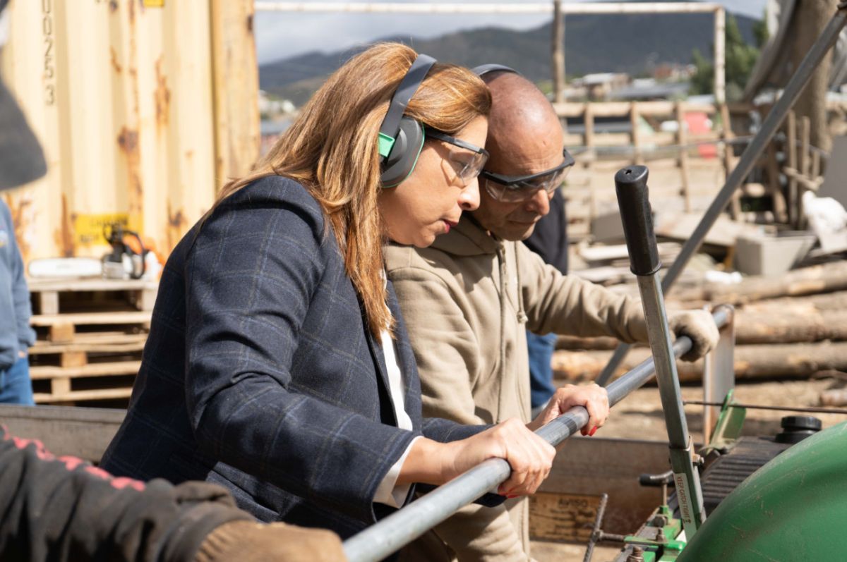 Entregan maquinaria, madera y capacitación a la Fundación San José Obrero