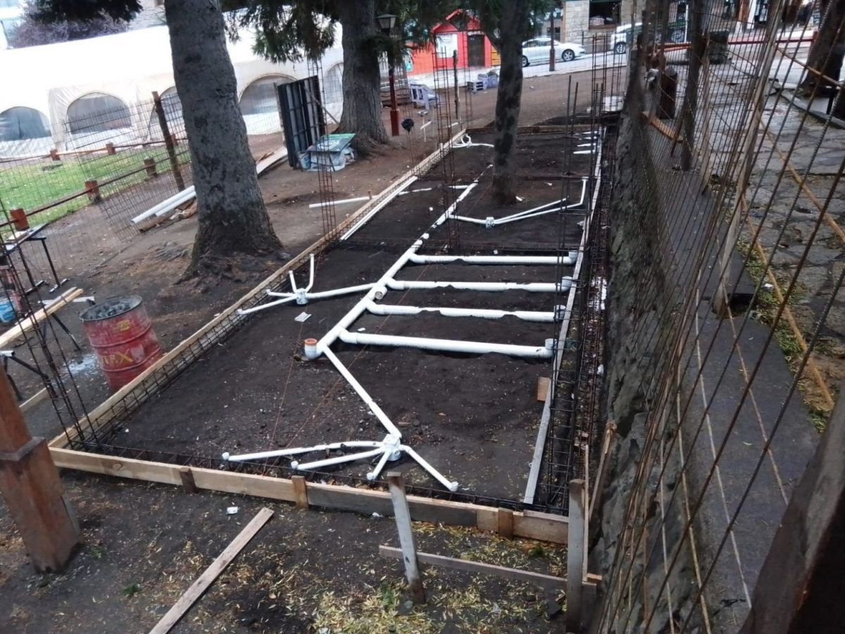 Comenzó la construcción de los sanitarios públicos en el Centro Cívico