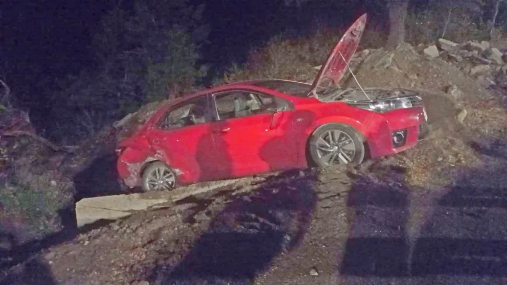 Violenta colisión en Bustillo entre un auto y una moto