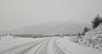 Las intensas nevadas complicaron el tránsito y retrasaron el inicio de las actividades escolares