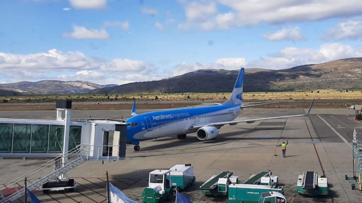 Aerolíneas Argentinas trasladó 300.000 pasajeros durante el finde extra largo 
